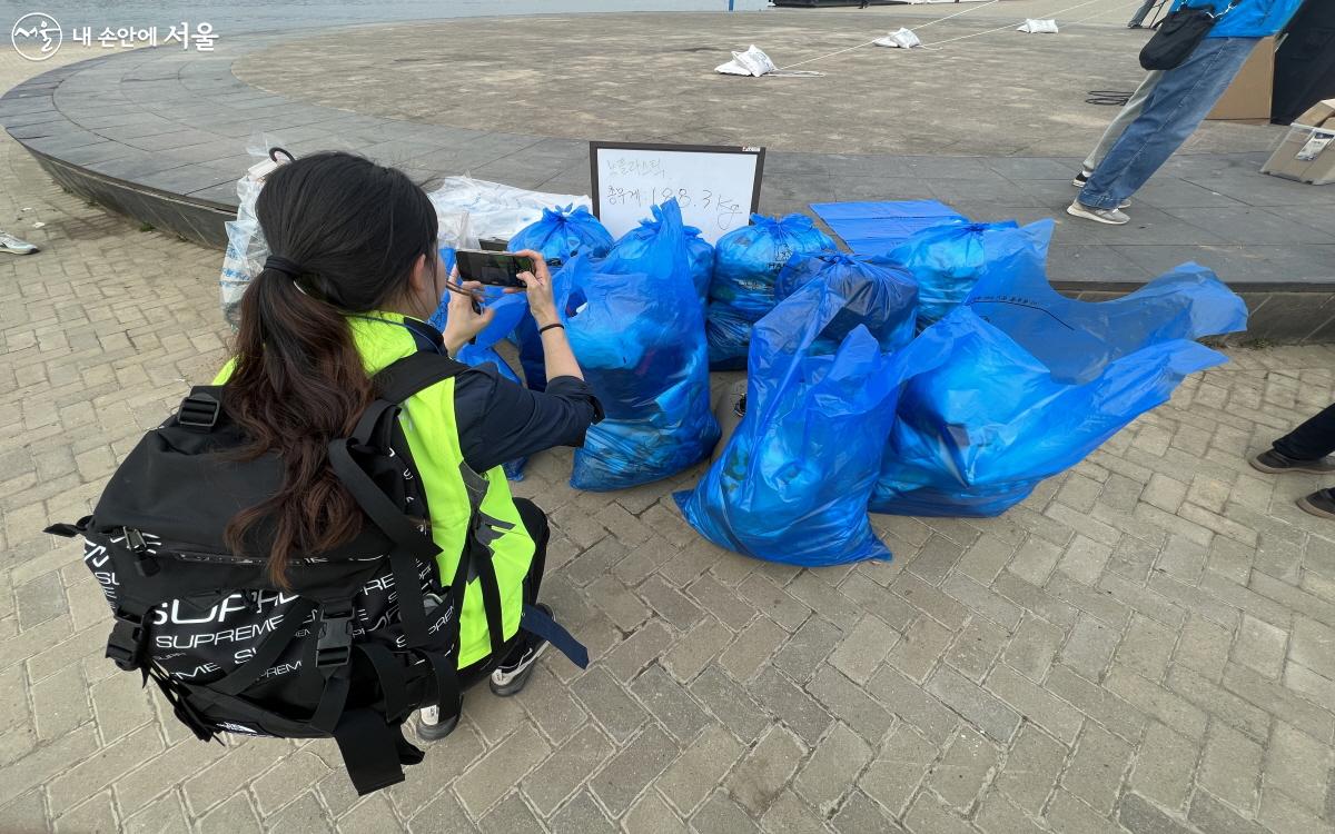 500여 명의 참가자가 당일 1시간 넘게 한강에서 수거한 쓰레기는 총 188. 3kg이었다.ⓒ박지영 