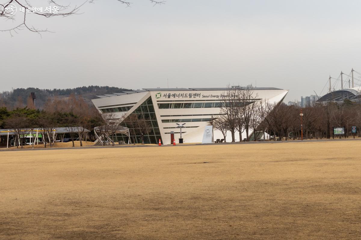 서울에너지드림센터와 평화잔디광장 ©이병문
