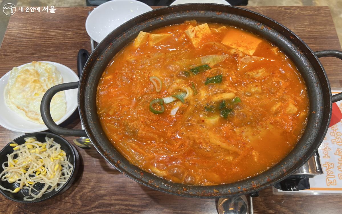 맛있는 김치찌개가 등장했다. ⓒ조송연