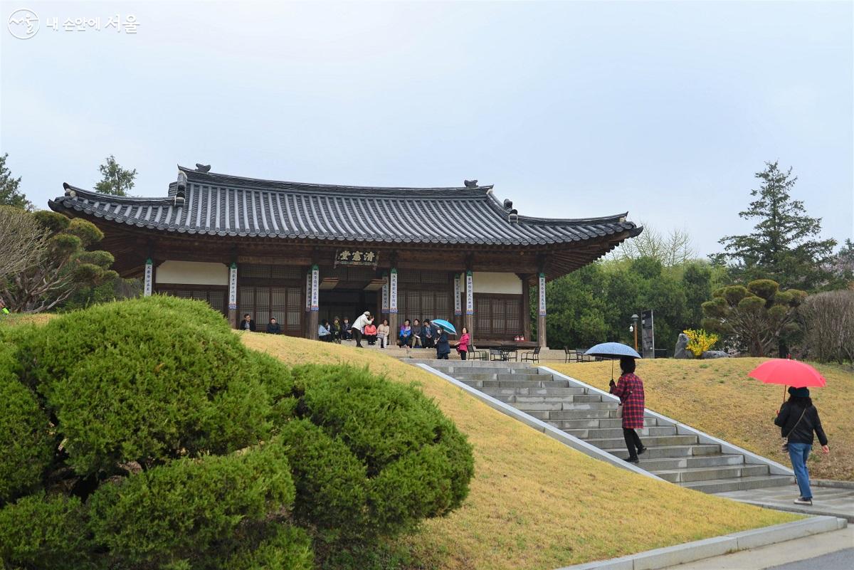 조선 후기 삼군부의 관청 '청헌당'. 1967년 청헌당 건물을 육군사관학교 경내로 옮겼다. ©이봉덕