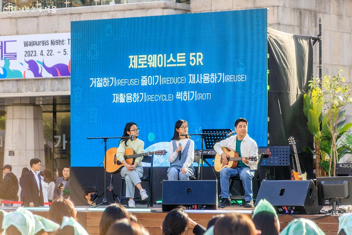 시민 버스커의 공연도 열렸다. ⓒ유서경