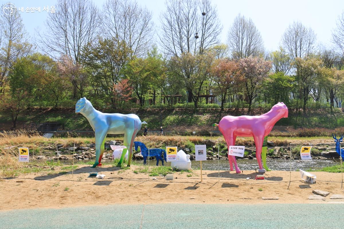 상상 속의 도발적 유니콘을 표현한 정혜진 작가의 <슈퍼 오브젝트> 작품 ©정향선