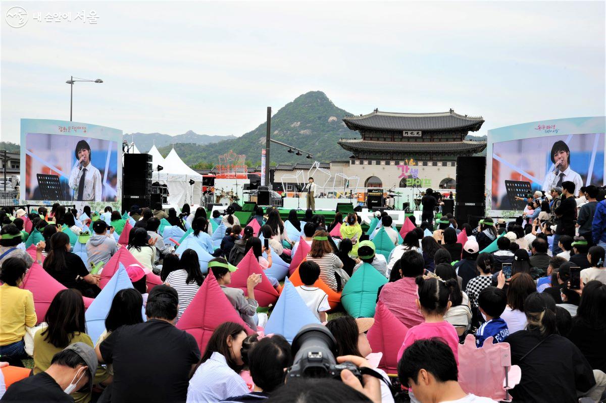 ‘갓생 라이프, 광화문 책마당’이란 주제로 ‘광화문 책마당’ 개막 축하 공연이 열렸다. ©조수봉