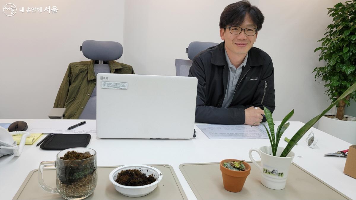 서울반려식물병원 진료실에서는 기자의 반려식물을 ‘생리 장해’라 진단했다. ⓒ김현지