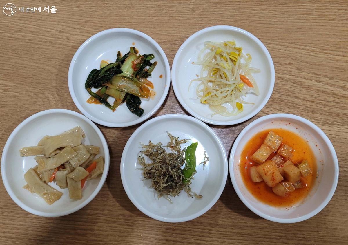 과하지 않게, 간단하지만 맛깔스러운 밑반찬들 Ⓒ노인숙