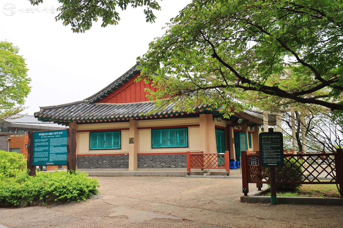 조선 후기에 지어진 오랜 역사를 지닌 서울미래유산 활터 '석호정' ⓒ정향선