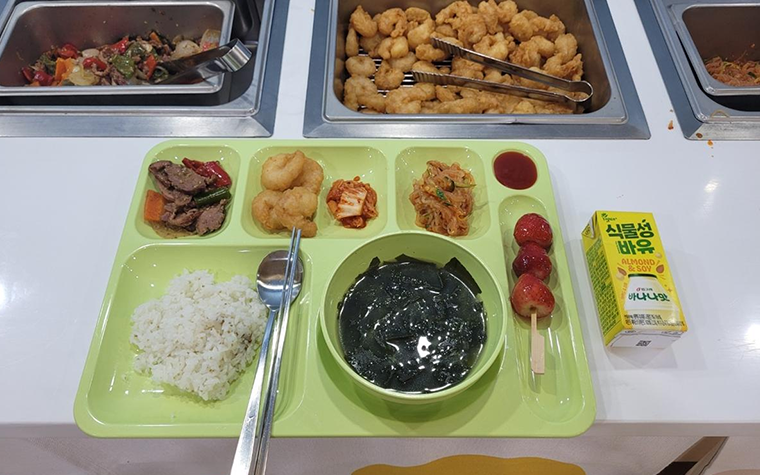 우리동네키움센터 천원 밥상돌봄 "친구랑 먹으니 더 맛있어요" 