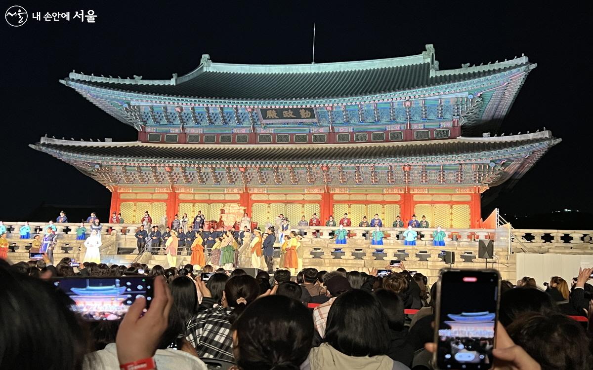 궁중문화축전 프로그램으로 경복궁 근정전에서 창작 뮤지컬 <세종 1446> 공연이 열렸다. ⓒ박지영 