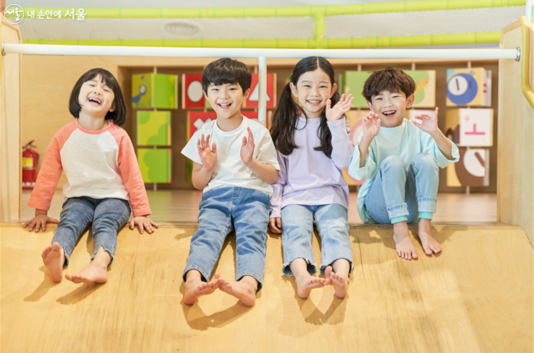 서울시가 놀이, 안전·돌봄, 심리·건강 등 5대 분야 사업으로 구성된 ‘어린이 행복 프로젝트’를 추진한다.