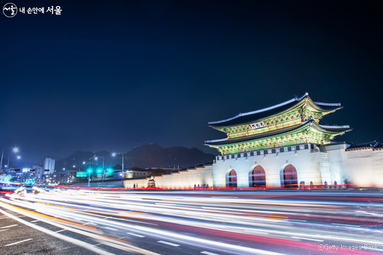 서울의 랜드마크, 외국인들이 가장 한국적인 것으로 기억하는 곳. 바로 경복궁이다.