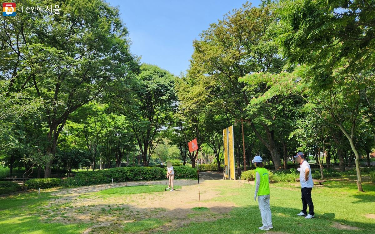 장비 사용법과 게임 규칙이 비교적 간단하여 누구나 금방 흥미를 붙일 수 있다. ©유세경