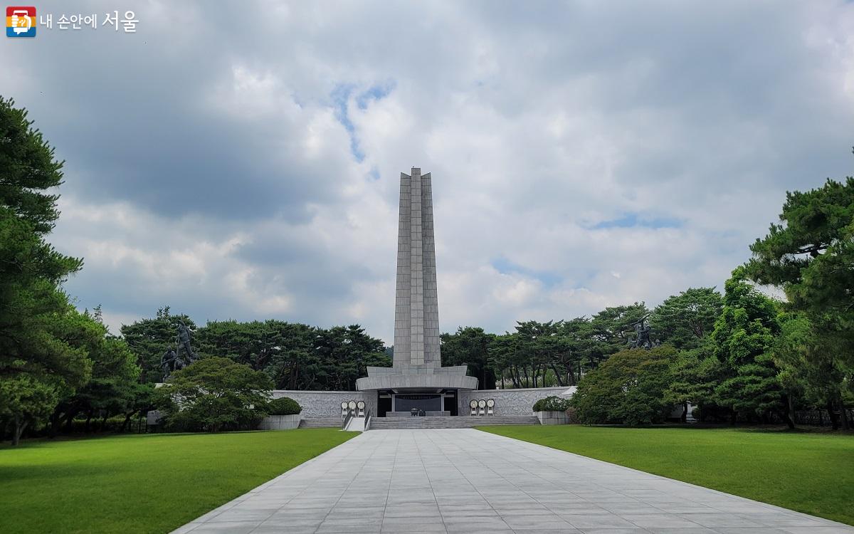 국립서울현충원을 상징하는 현충탑 ⓒ권연주