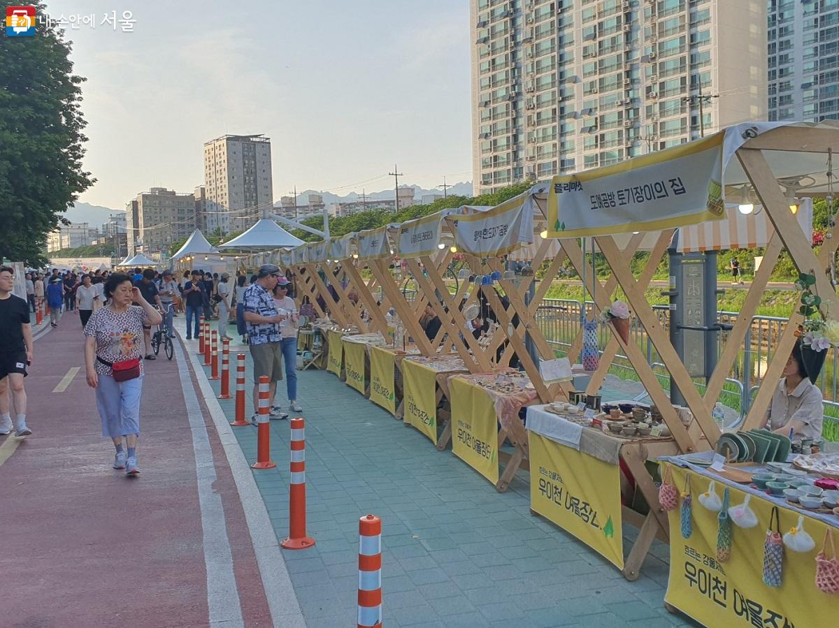 체험존 옆에는 플리마켓이 열렸다. Ⓒ김진흥