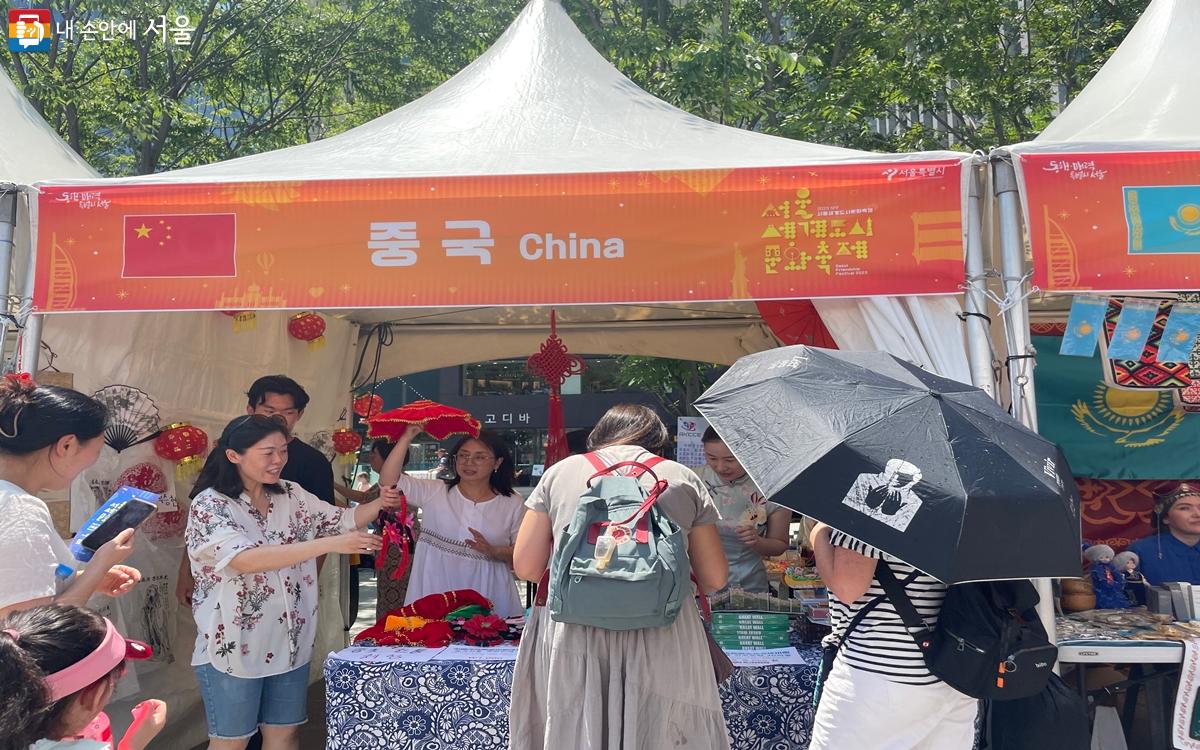 각 부스별로 관광객들이 직접 참여할 수 있는 프로그램이 준비되어 있었다. ⓒ노윤지