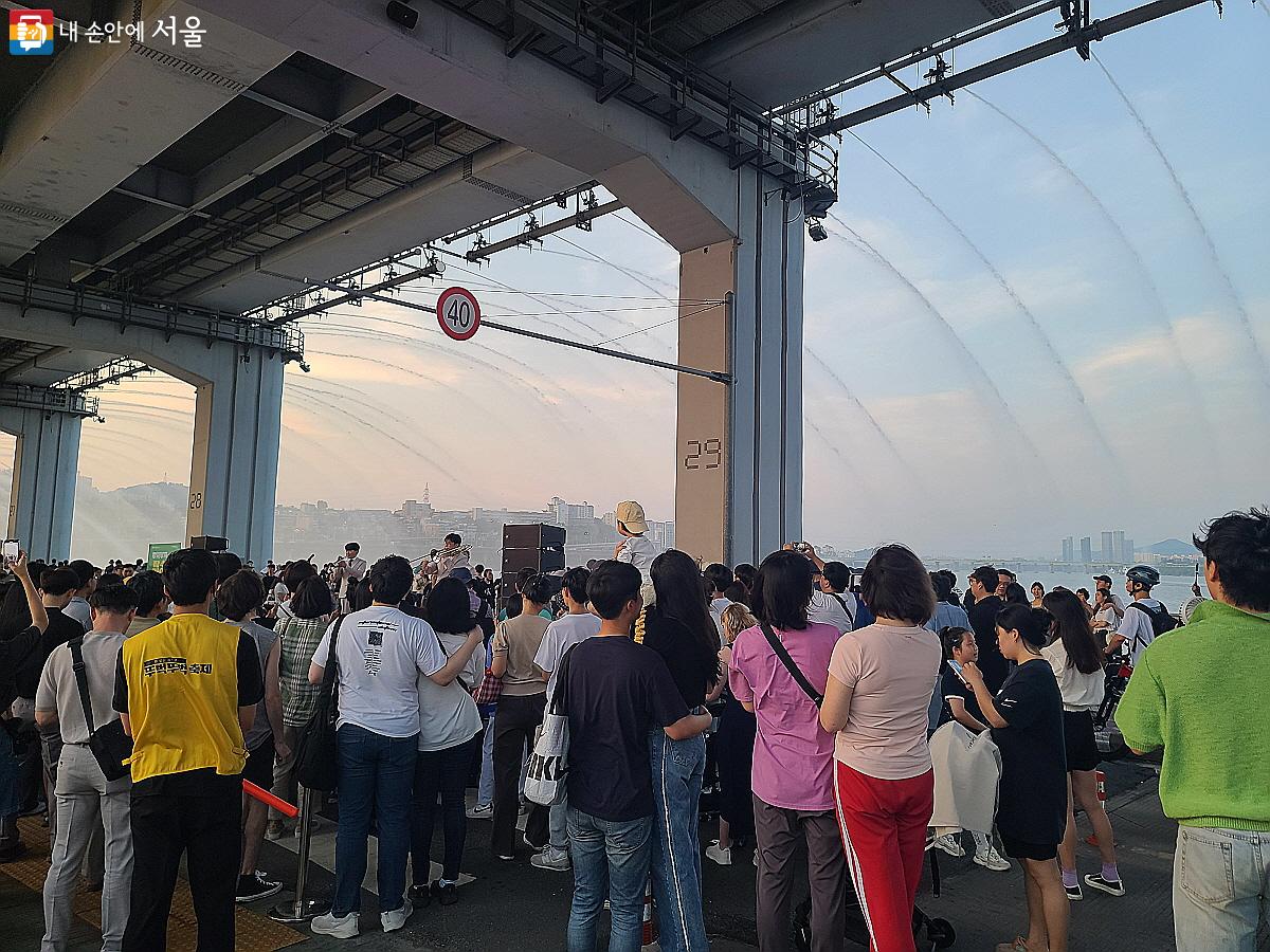 잠수교 뚜벅뚜벅 축제를 즐기는 많은 시민들 ⓒ이영남