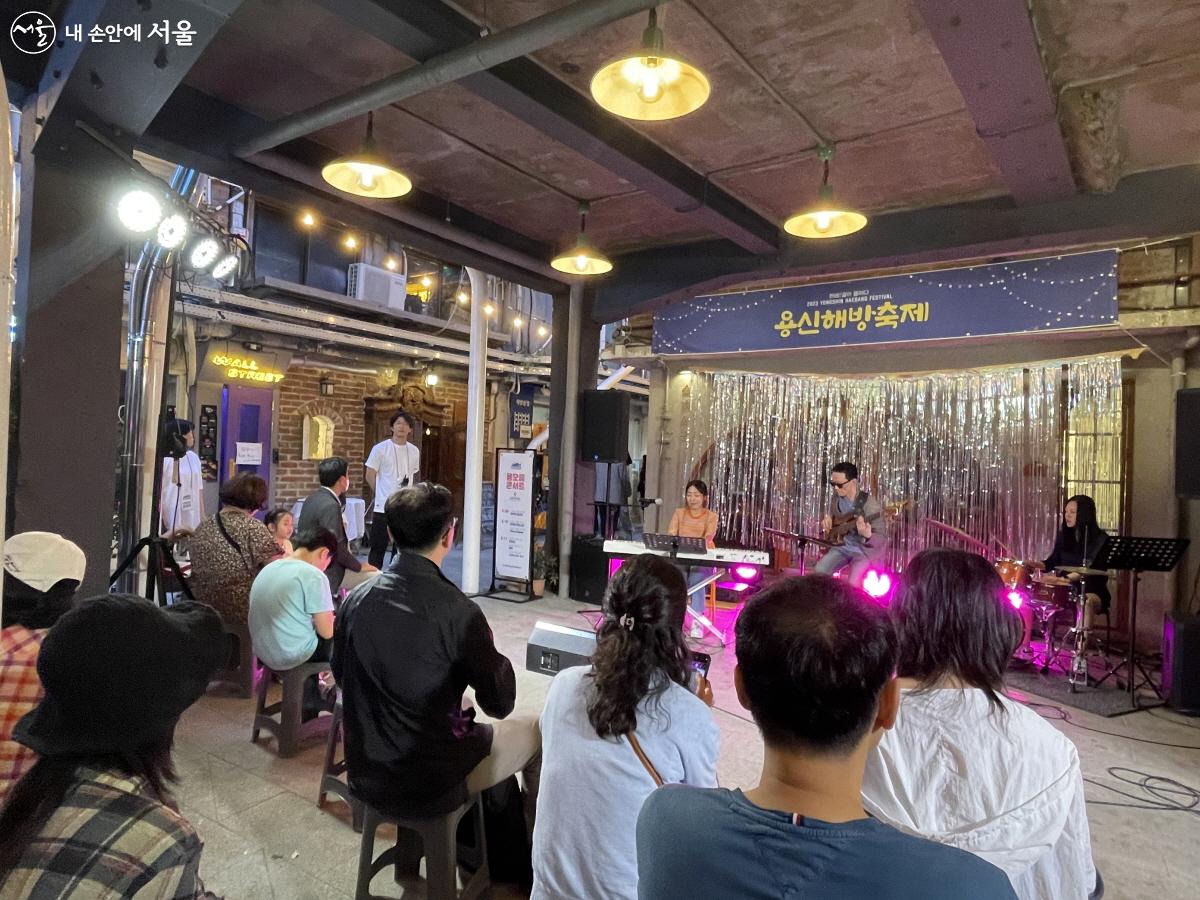 '용오름 콘서트'의 첫 무대를 멋진 재즈 음악으로 장식한 ‘염신혜 트리오’ ⓒ이정민