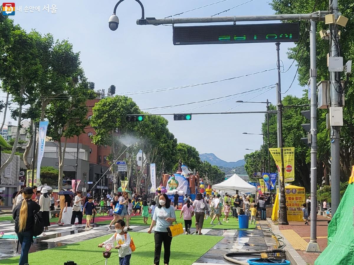 지난 토요일, '놀러 와! 대학로 차 없는 거리' 행사가 열렸다. 7.16.과 8.19.에도 예정돼 있다. ©염지연