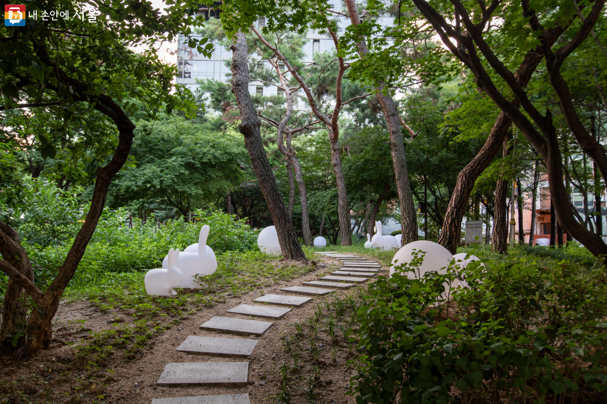 '구두테마공원'의 산책로 ⓒ문청야