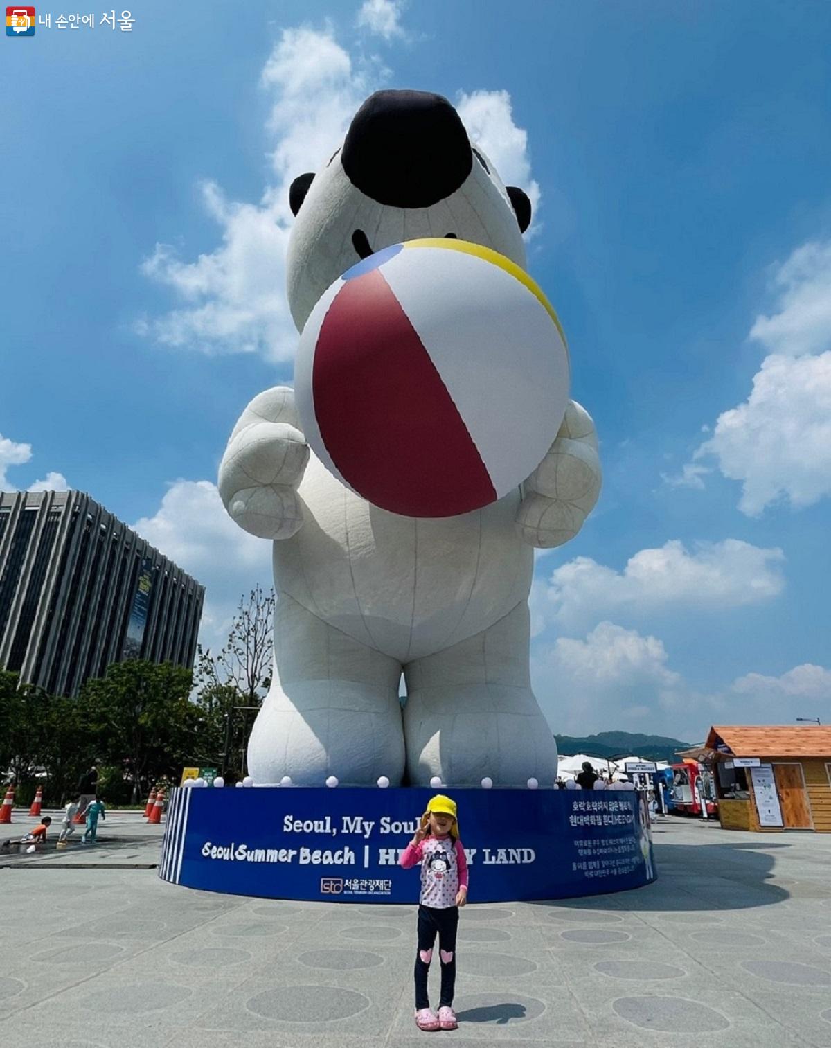 흰디랜드 포토존에서 흰디와 함께 찰칵! ©서주희