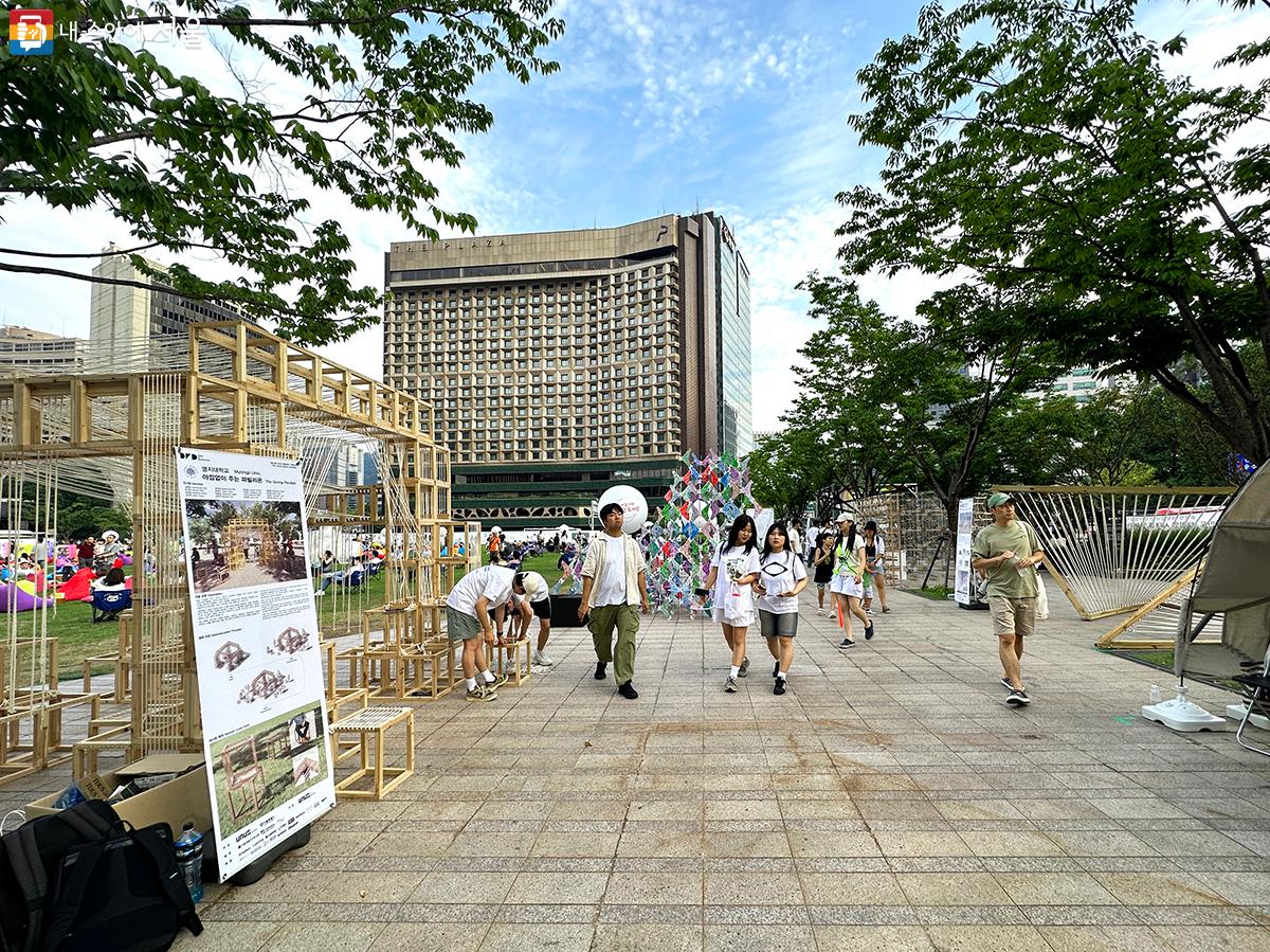 UAUS 파빌리온 기획전시는 시민들로부터 큰 관심과 호응을 얻었다. ©김수정