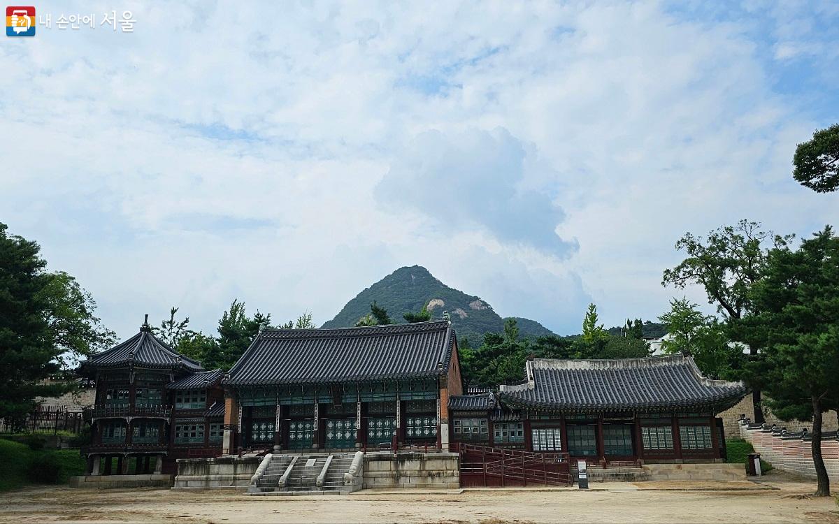 당시 신식이라 생각되었던 중국식 양식을 받아들여 만들어진 집옥재(集玉齋) ⓒ권연주