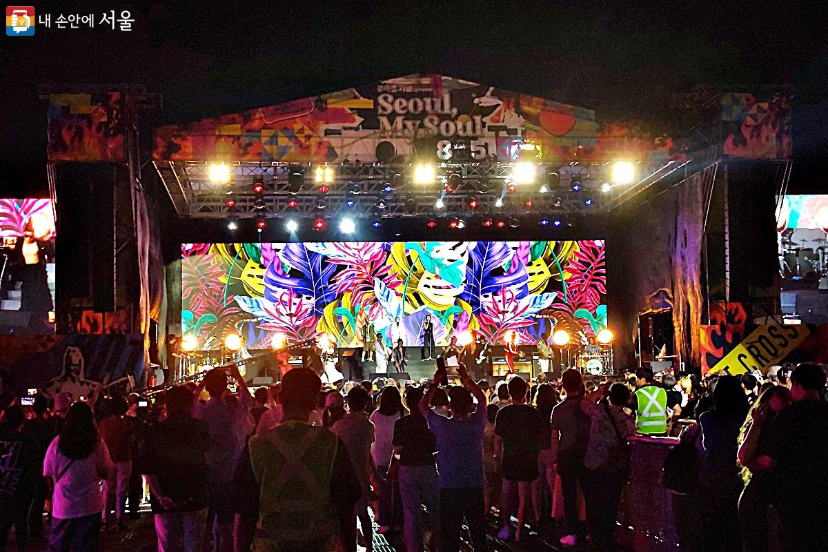 서울의 상징적 공간인 광화문 광장에서의 8.15 Seoul, my soul’ 공연은 세계인이 함께 기뻐하는 자유의 축제로 K-컬쳐의 매력을 또 한번 세계에 발신할 수 있는 계기가 된 것 같다. ⓒ정향선