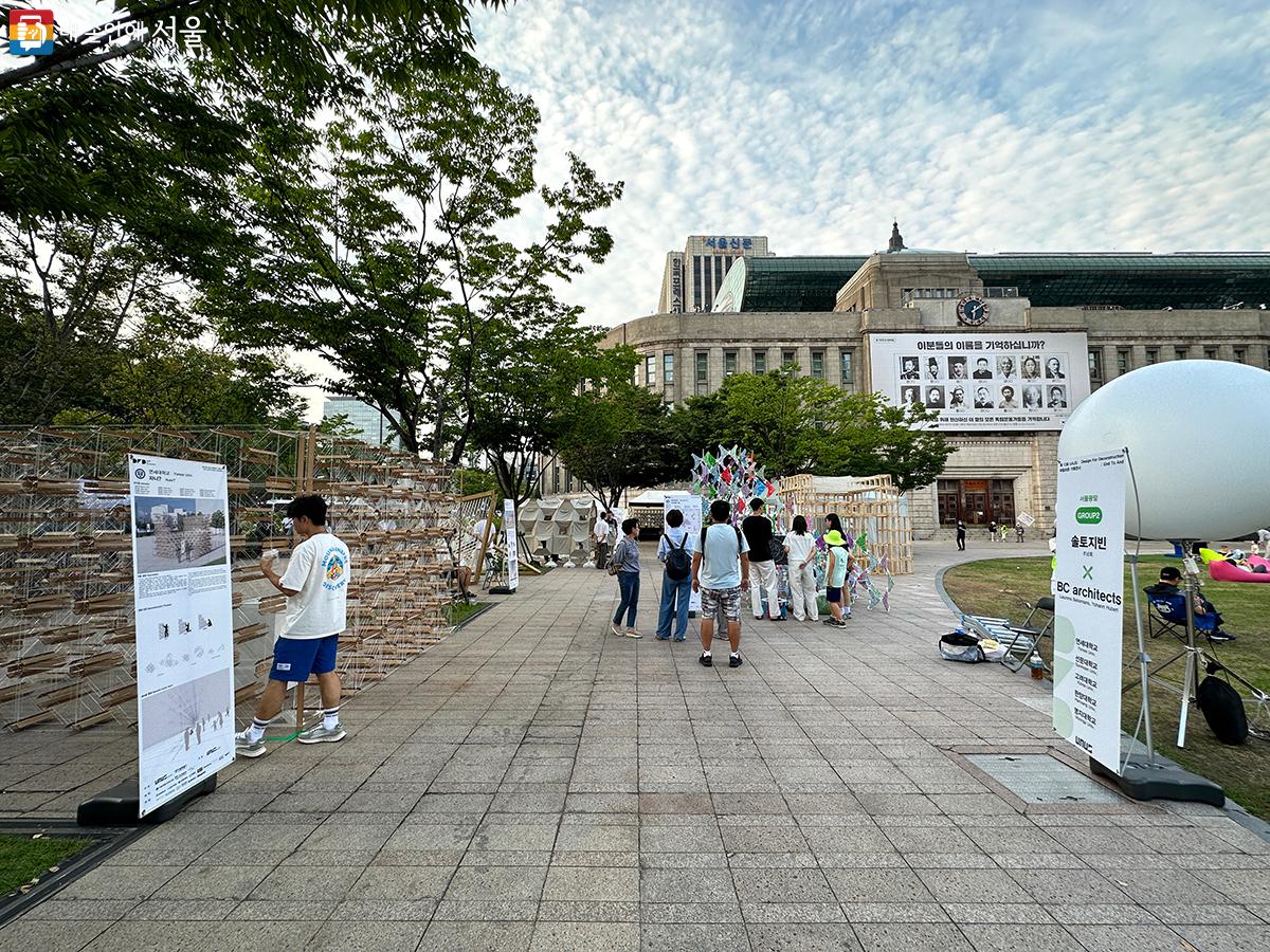 서울광장과 광화문광장에서 열린 '제12회 UAUS 파빌리온 기획전시' ©김수정