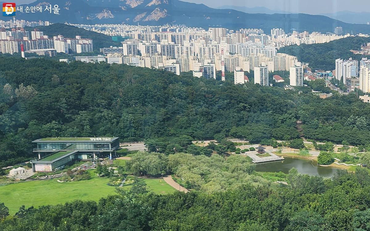 전망대에서 바라본 청운답원, 상상톡톡미술관, 월영지 등의 풍경 ⓒ김미선