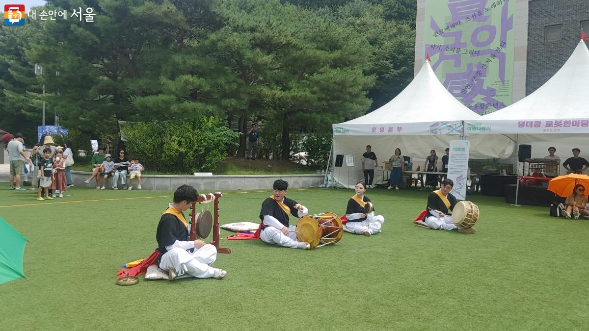 국립국악원에서는 신명 나는 사물놀이 공연이 펼쳐졌다. ©최은영 