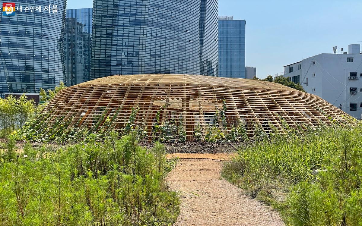 가장 친근하고 흥미로운 경험을 선사하는 한옥 파빌리온 <짓다> ©노윤지