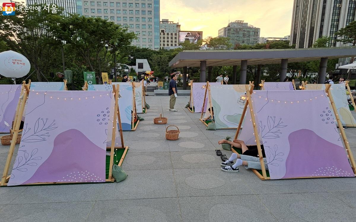 광화문 책마당 야외마당에 설치된 텐트 Ⓒ홍지영 