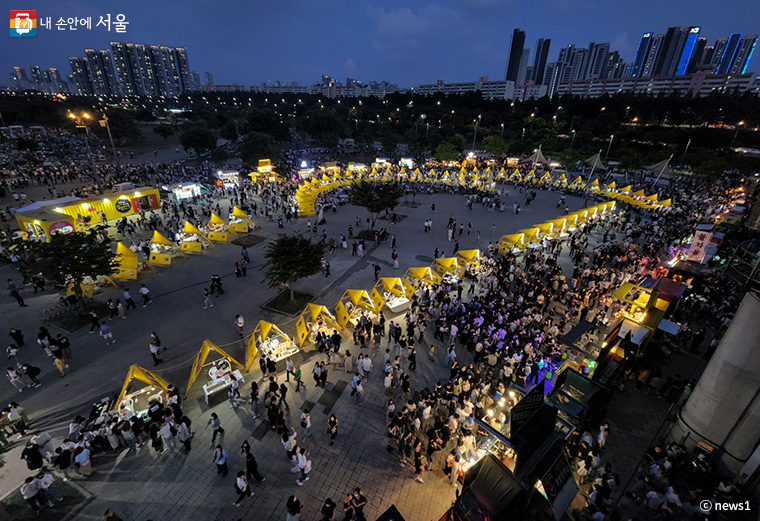 2023 한강달빛야시장이 9월 16일부터 여의도한강공원에서 다시 열린다.