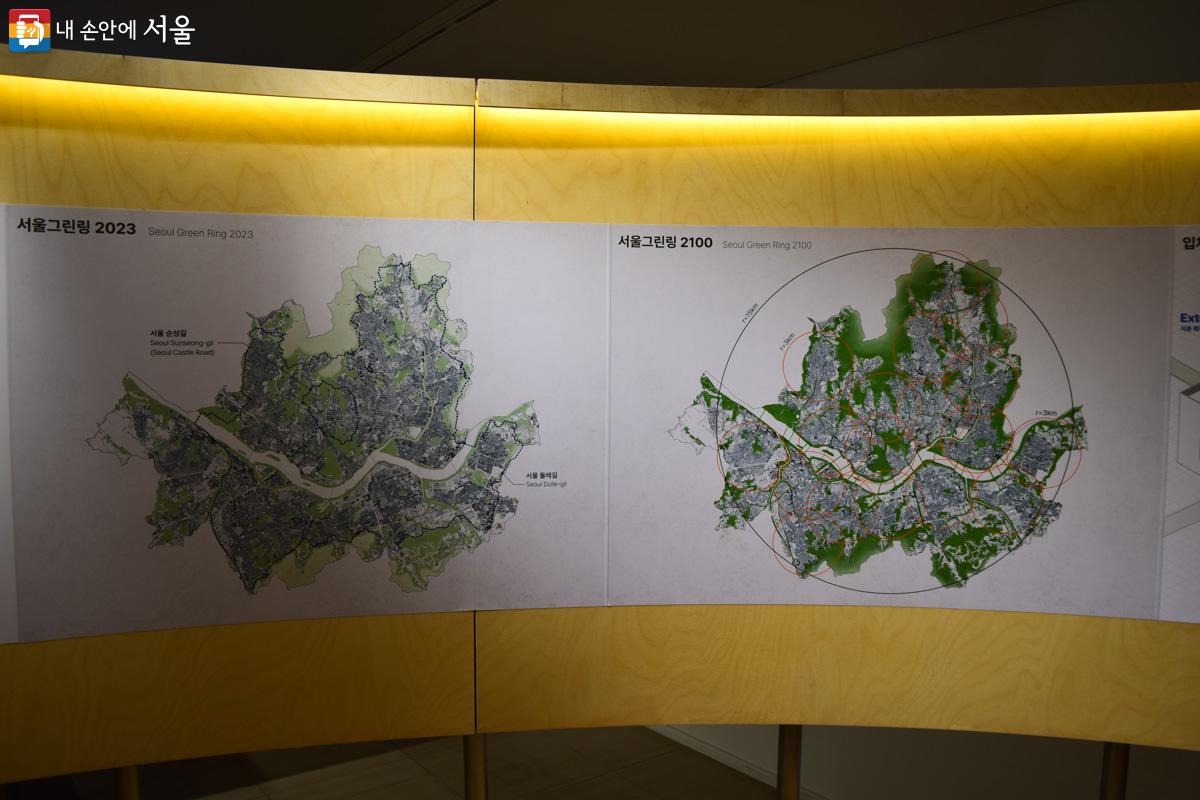 '주제전 파트2. 도시' 전시실 일부. <서울 그린링, 도시건축의 미래변환> 의 일부로, 현재와 미래를 비교한 도면이 있어 계획을 비교해 볼 수 있다. ©이명은
