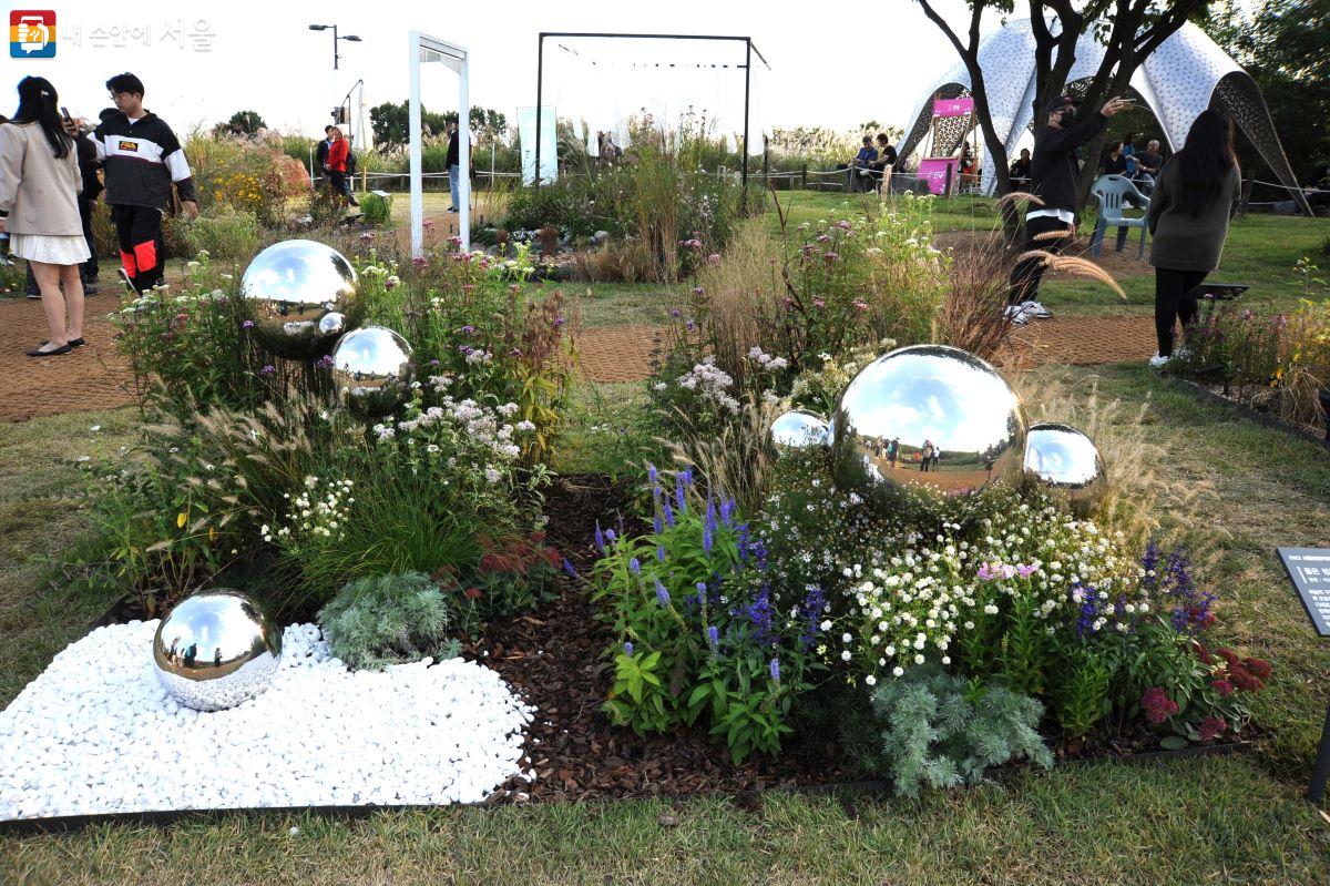 10개소의 모아정원 작품 중 금상을 수상한 ‘풀은 정원의 하얀구름이다’ ⓒ조수봉