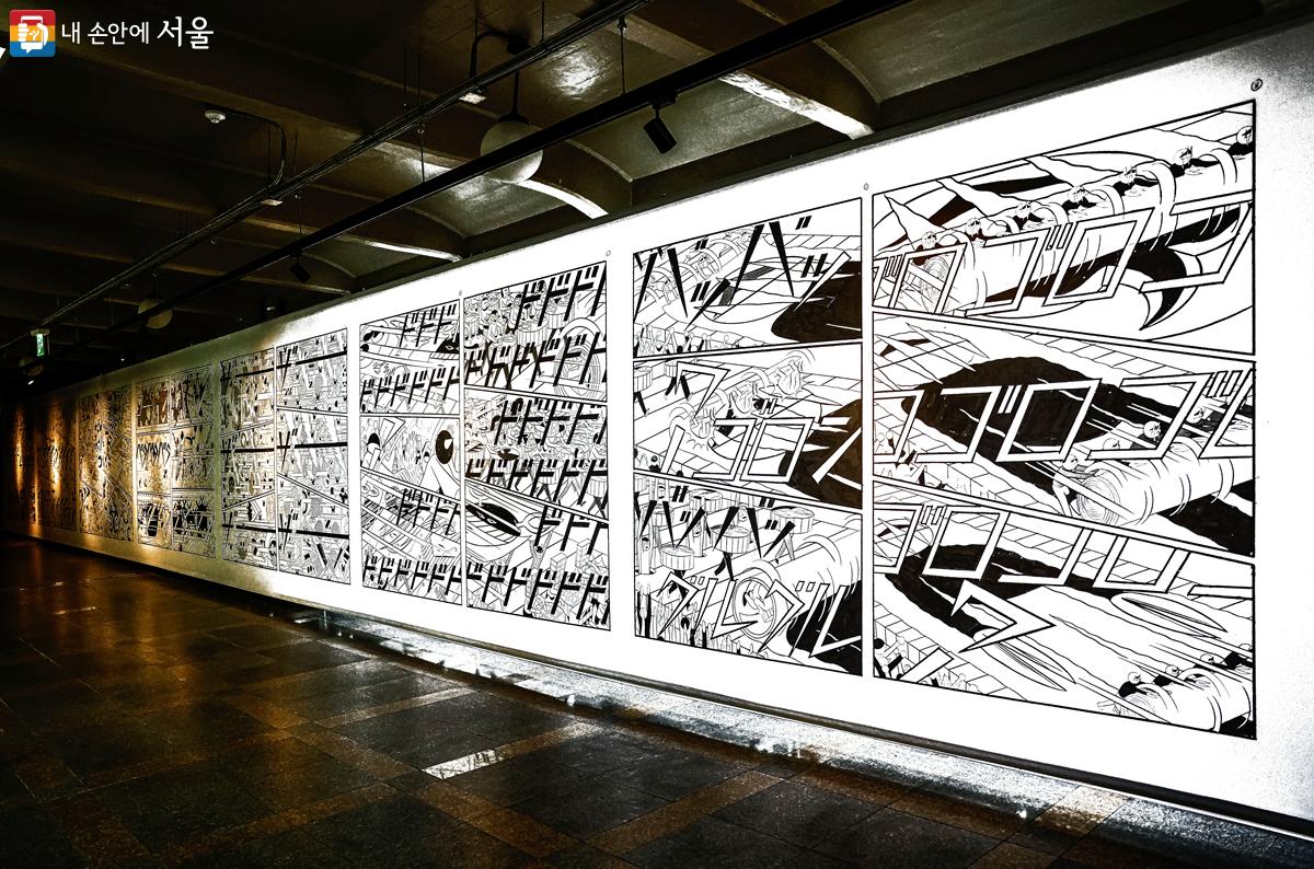 요코야마 유이치의 작품 <광장>. 만화 <광장>에서 선별한 14쪽으로 구성된 디지털 프린트 작품이다. ⓒ박우영