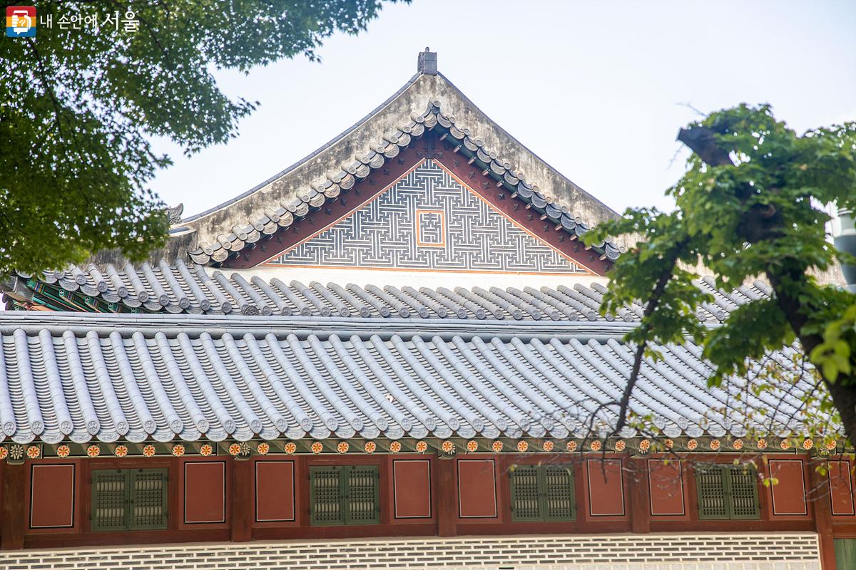 '덕수궁'은 조선의 5대 궁궐 중 한 곳으로 고종의 거처로 사용되었던 궁궐이다. ⓒ임중빈 