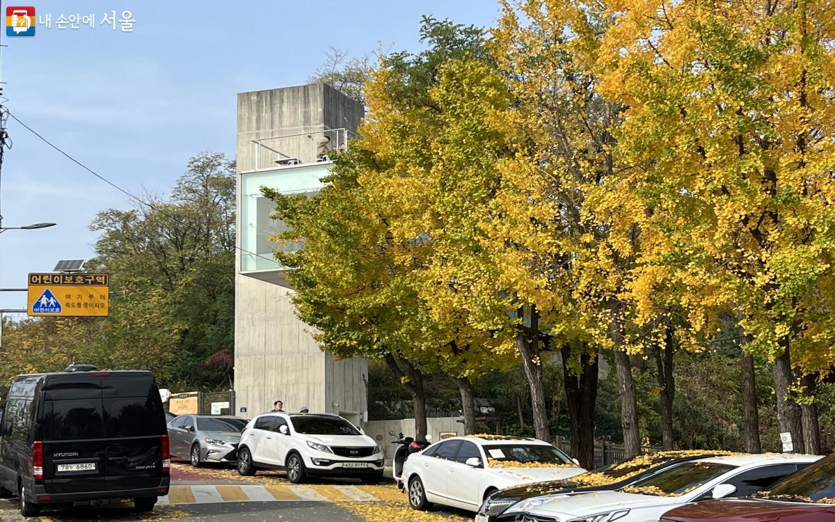 창신소통공작소에서 도보로 10여 분 언덕길을 오르면 채석장전망대가 있다. ©박지영