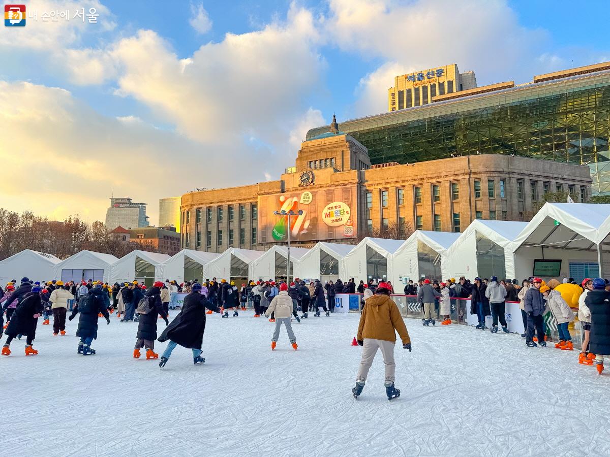 2023년 12월 22일에 개장한 서울광장 스케이트장 ⓒ이병문