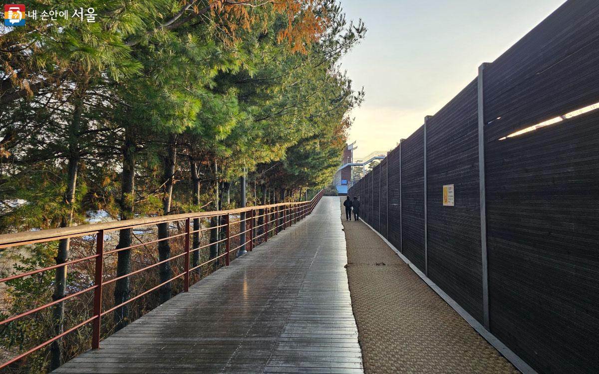 한강공원과 서울숲으로 이어지는 길이 있어 연계해서 방문하기 좋은 '수도박물관'ⓒ홍혜수