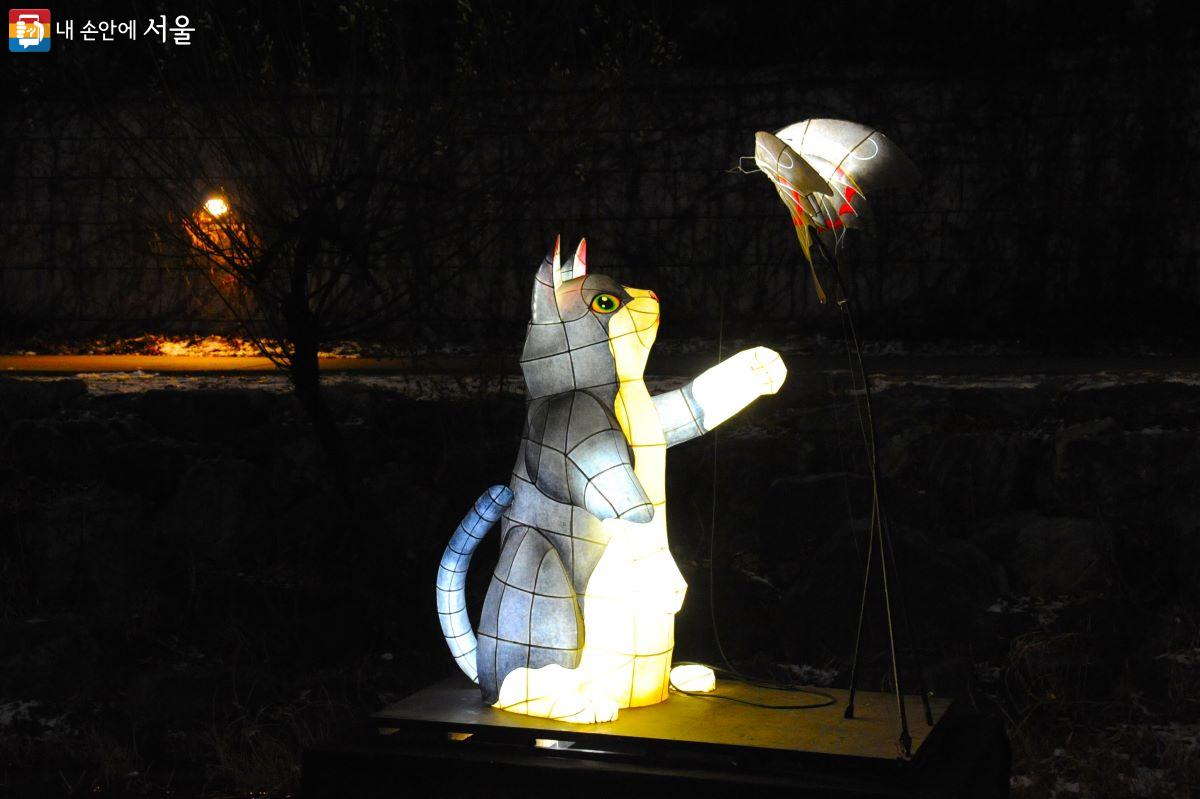 서울빛초롱축제의 전시 작품 <별처럼 빛나는 고양이> ⓒ조수봉