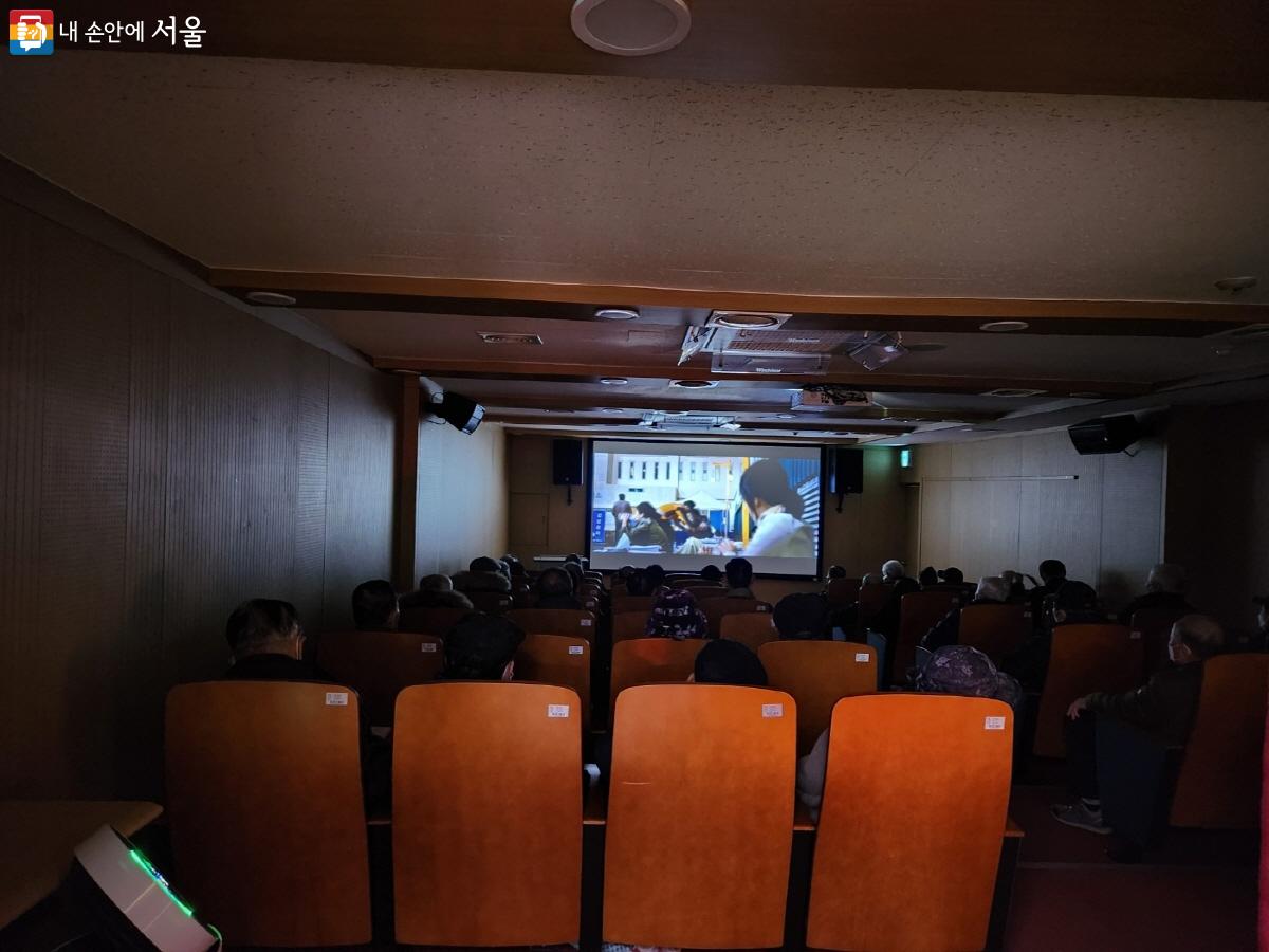 2층의 TOP독립영화관에서 매일 오전, 오후 2편의 영화를 상영하고 있다. ⓒ윤혜숙