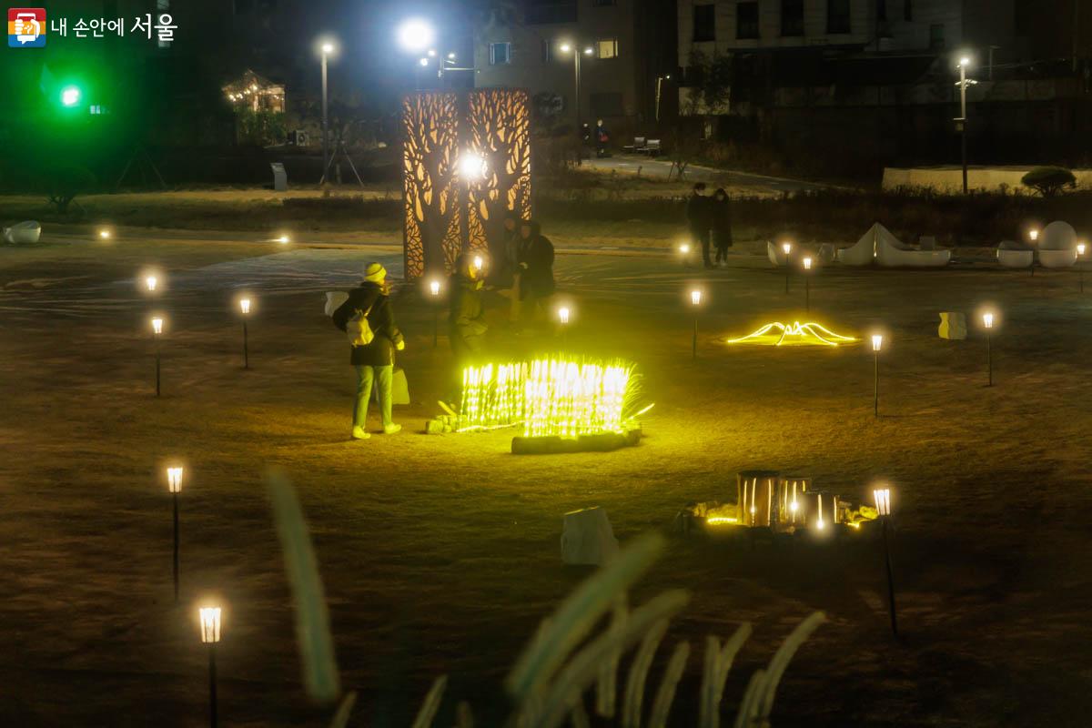 12월 15일 개막을 시작으로 열린송현녹지광장에서 솔빛축제가 열리고 있다. ©유서경