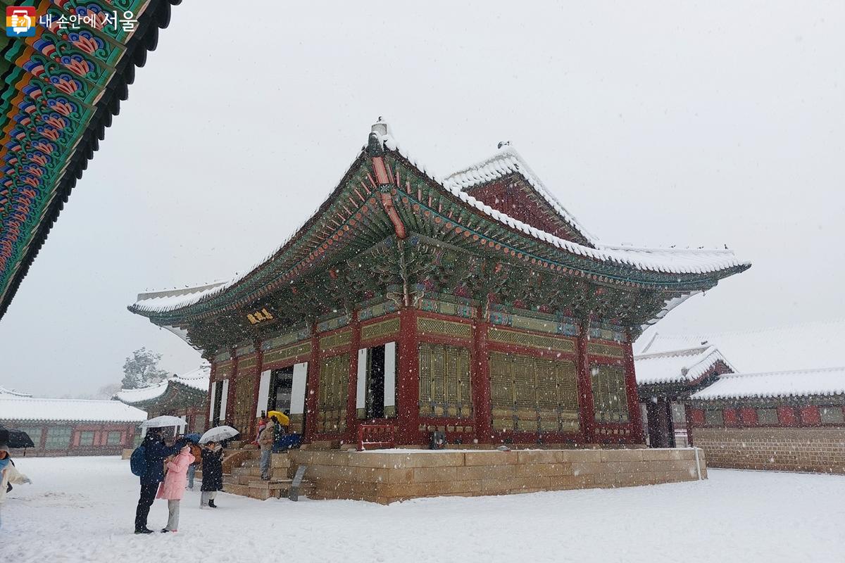 낭만적이고 운치 있는 풍경에 산책하고 걷는 것만으로도 힐링이 된다. ©정향선