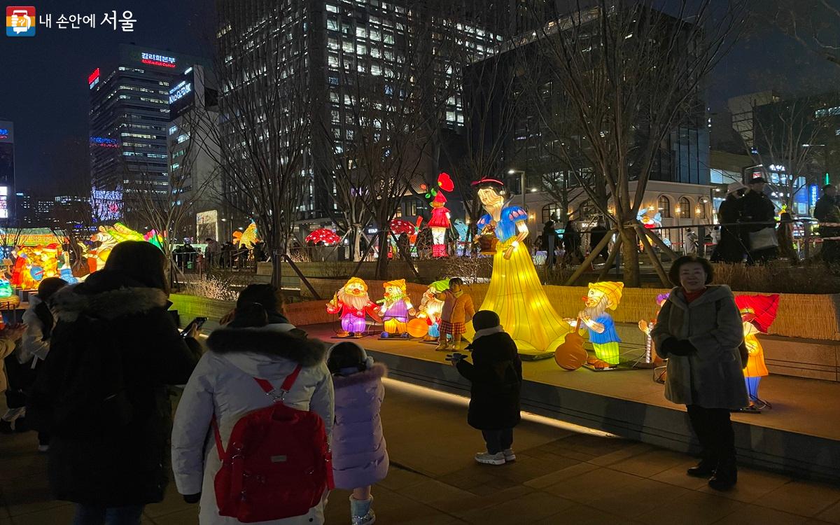 어린 아이들에게 인기가 많았던 백설공주와 일곱 난쟁이 ⓒ송수아