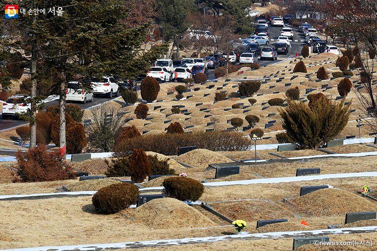 서울시설공단은 설 연휴에 성묘객들을 위한 다양한 편의를 제공한다. 사진은 용미리 시립묘지