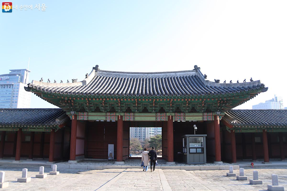 경희궁은 조용하고 평화로운 곳으로, 여유로운 시간을 보내기에 안성맞춤이다. 이런 경희궁의 매력을 더 많은 사람들에게 알려 주고 싶다. ⓒ이혜숙