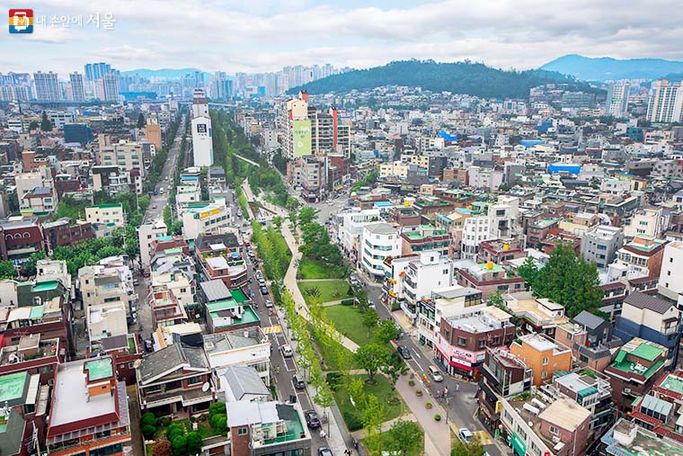 경의선 철도 지하화 후 기존 선로구간을 선형공원으로 조성한 ‘경의선 숲길’