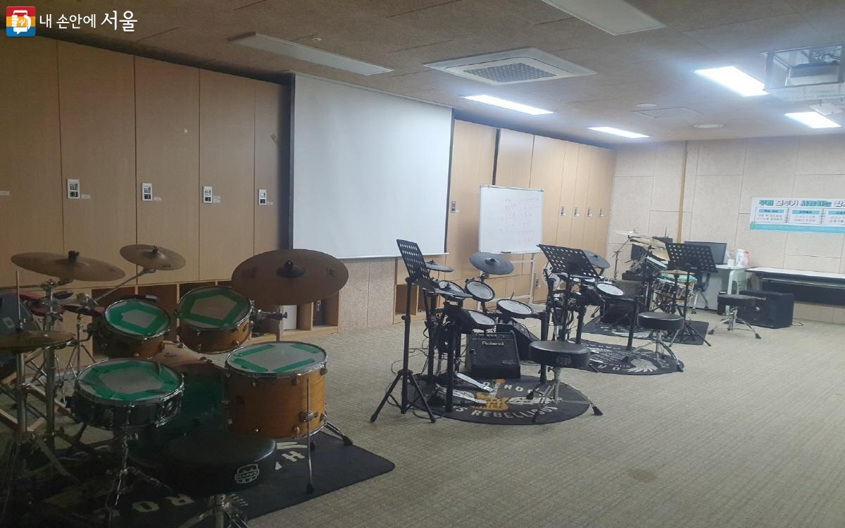 마포구평생학습센터의 악기 연주실  ©조한상 
