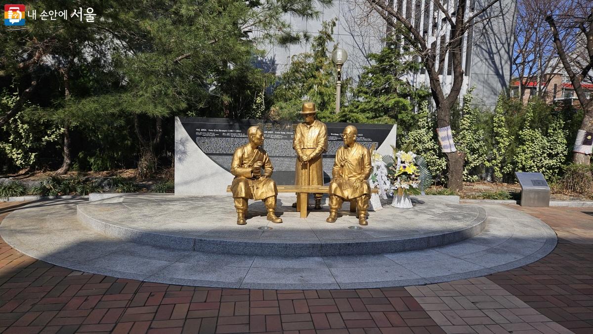 창동 3사자상. 왼쪽부터 가인 김병로, 고하 송진우, 위당 정인보 ⓒ이선미 