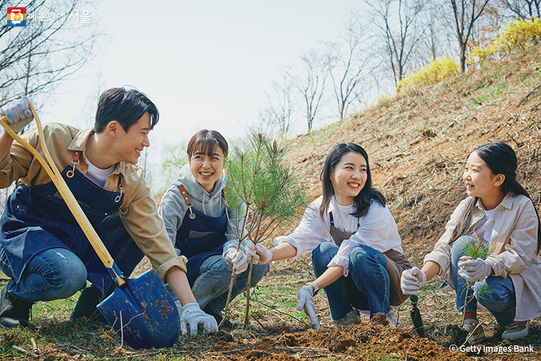 서울시는 제79회 식목일을 맞아 3월 30일 강동구 암사역사공원에서 '동행매력 정원도시 서울' 만들기 행사를 열고 참여자를 모집한다.
